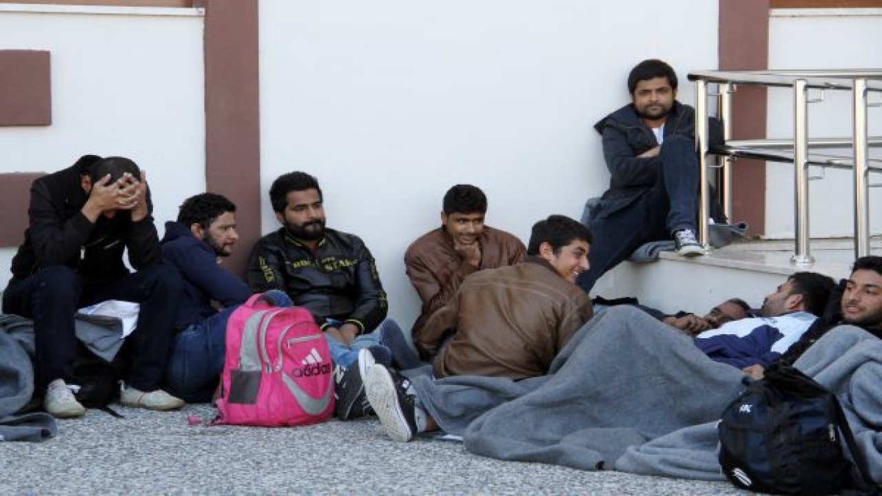 Terminalde 28 kaçak göçmen yakalandı