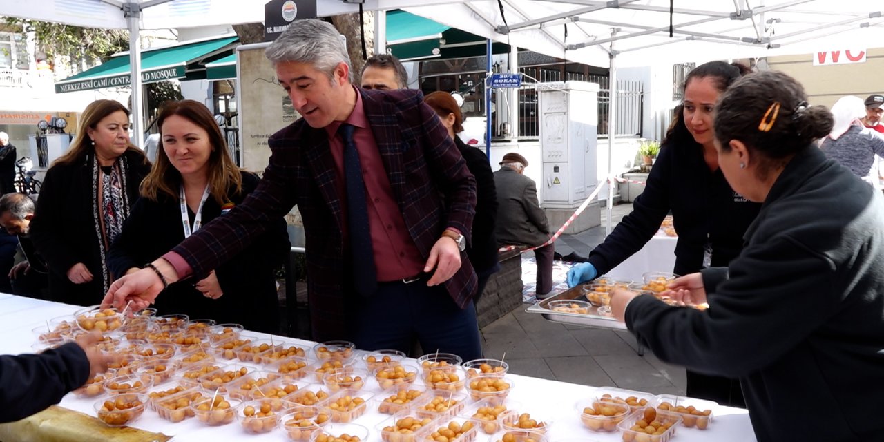 Marmaris’te merhum başkanlar anısına lokma dağıtıldı