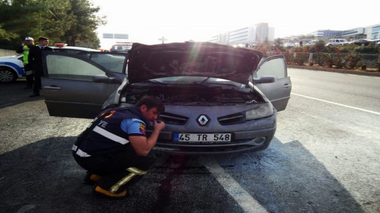 Seyir halindeki araç alev aldı