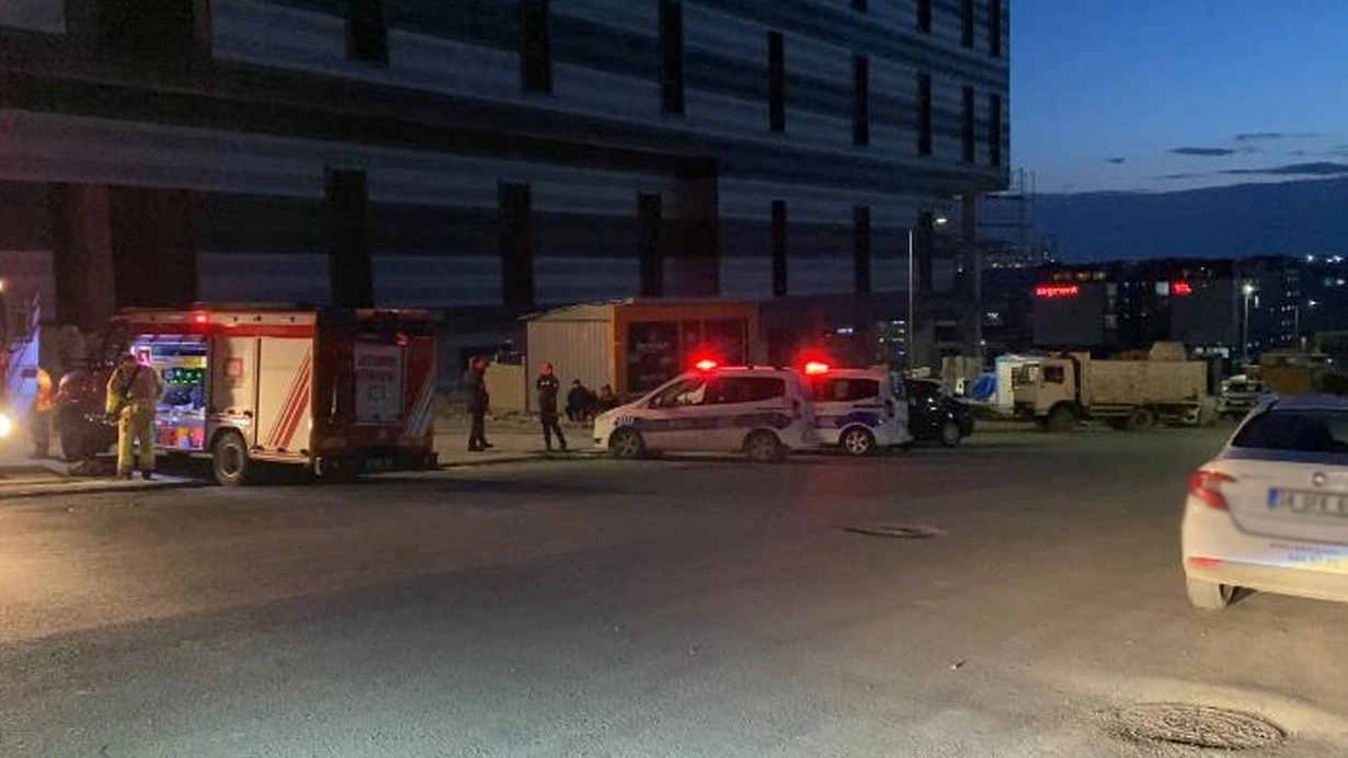 Asansör ile duvar arasında sıkışan çocuk, feci şekilde can verdi