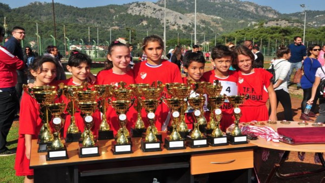 Sporcular Ata'sı için koştu