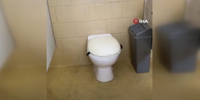 Umumi tuvalete giren kadın hayatının şokunu yaşadı