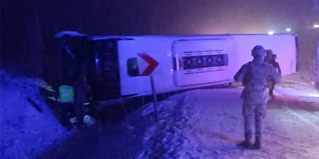 Yolcu Otobüsü Devrildi: 18 Yaralı