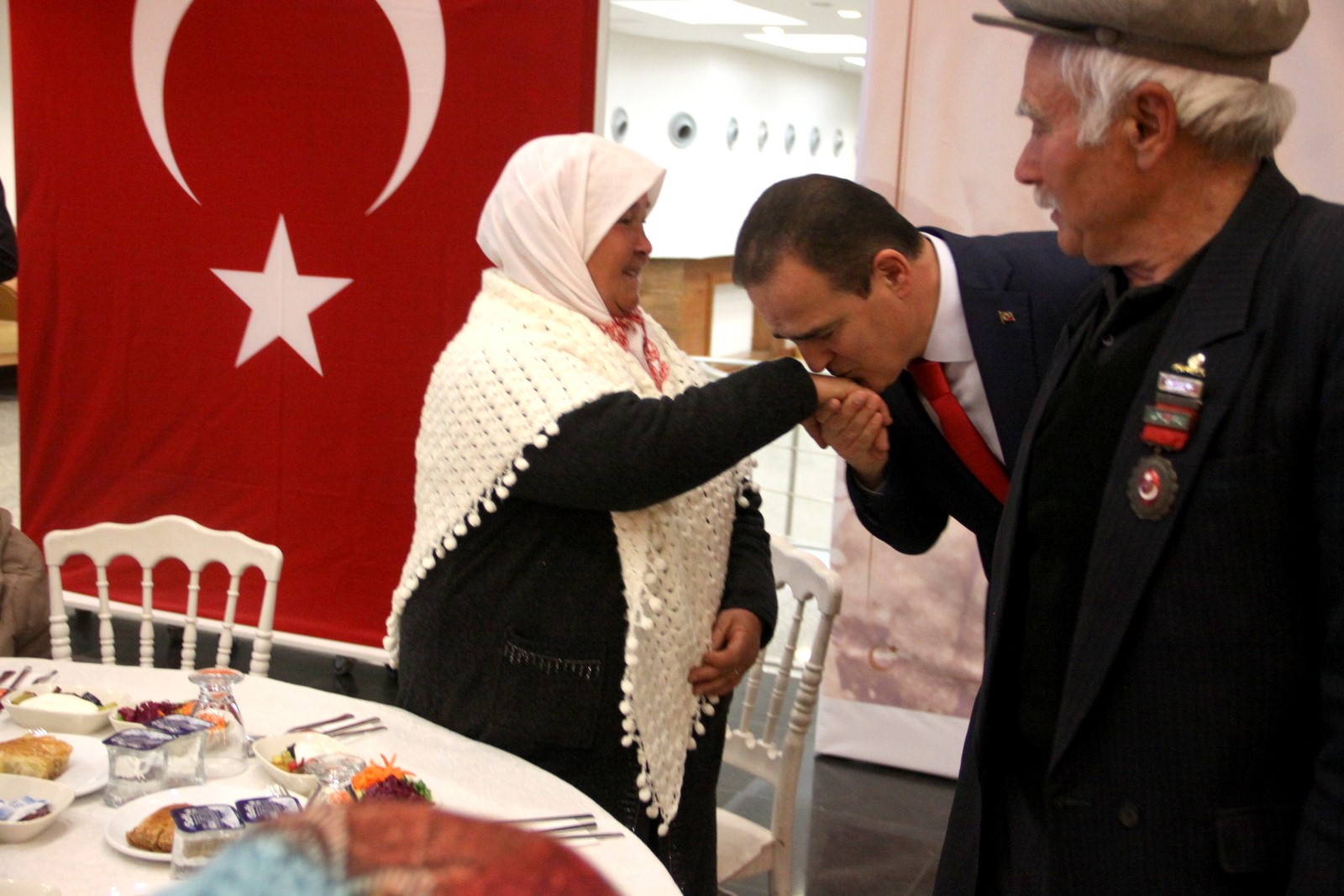 Muğla Valisi Akbıyık Şehit aileri ve gaziler ile iftar yemeğinde bir araya geldi