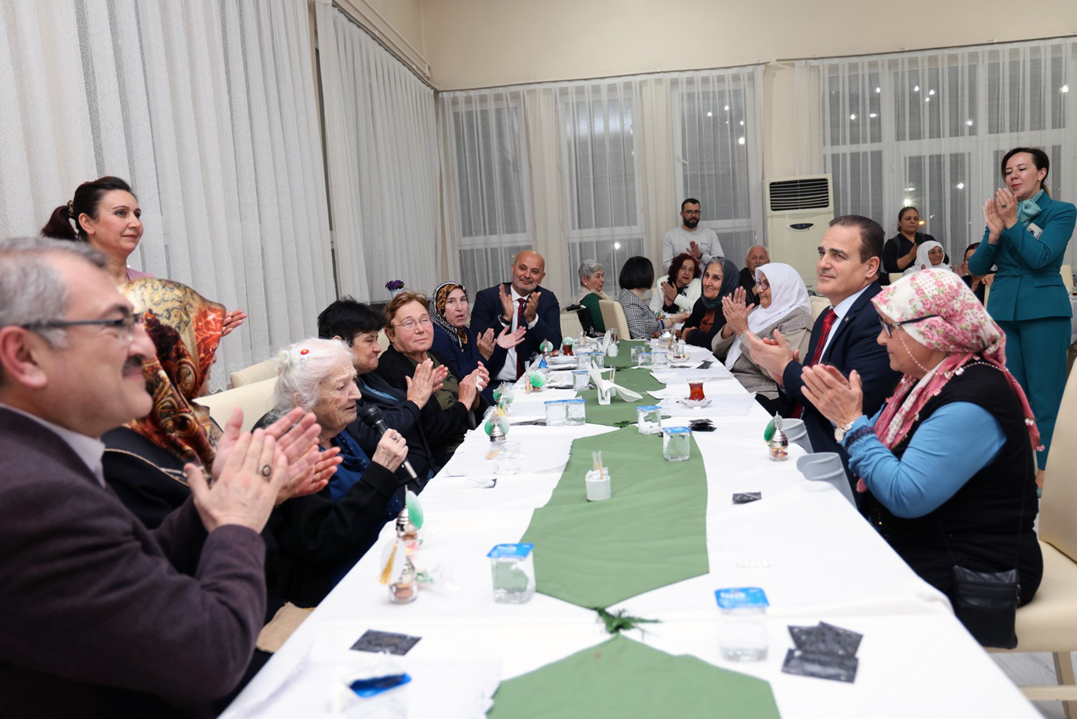 Huzurevi sakinleri ile iftar