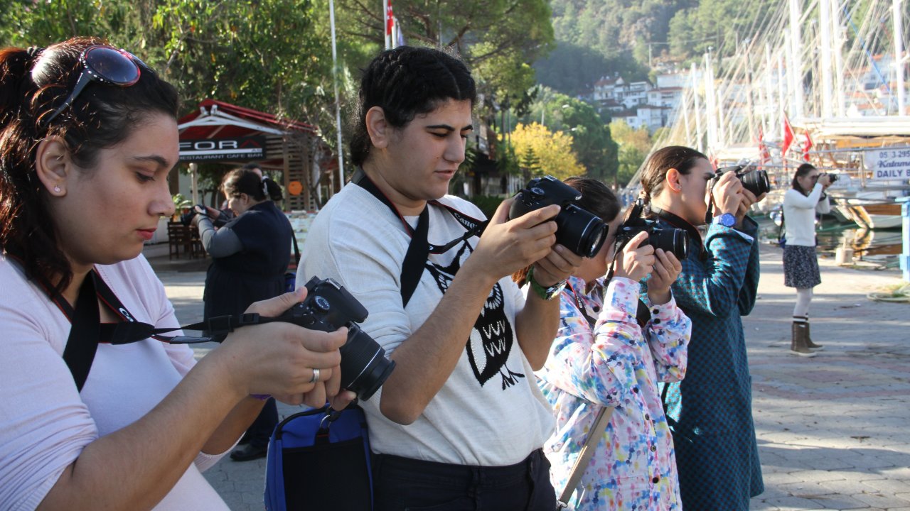 Engelli öğrenciler 'Gülümse Çekiyorum' dedi