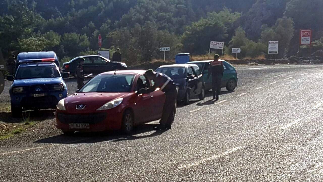 Datça jandarması suçlulara göz açtırmıyor.