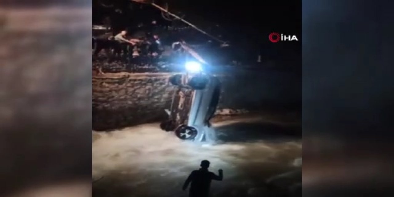 Kontrolden çıkan otomobil dereye uçtu: 4 ölü, 1 yaralı