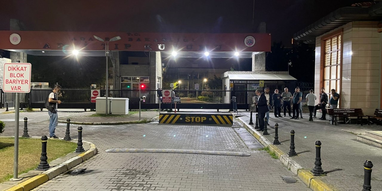 Taksiciyi defalarca bıçaklayıp yol kenarına attı