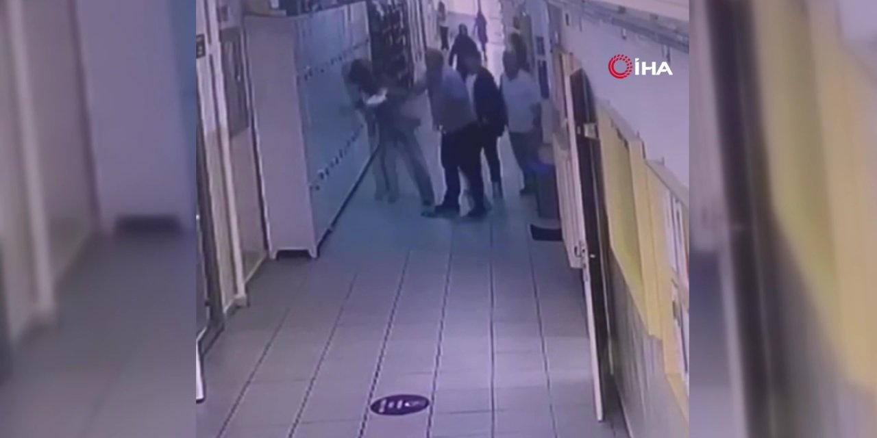 Öğrencisini zorbalık yaptığı gerekçesiyle uyaran öğretmene veliden şiddet: O anlar kamerada