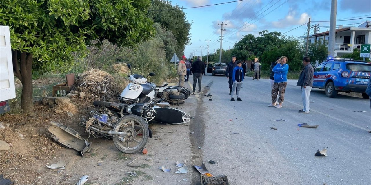 Muğla'da otomobil 4 motosiklet ve kamyonete çarptı: 2 yaralı