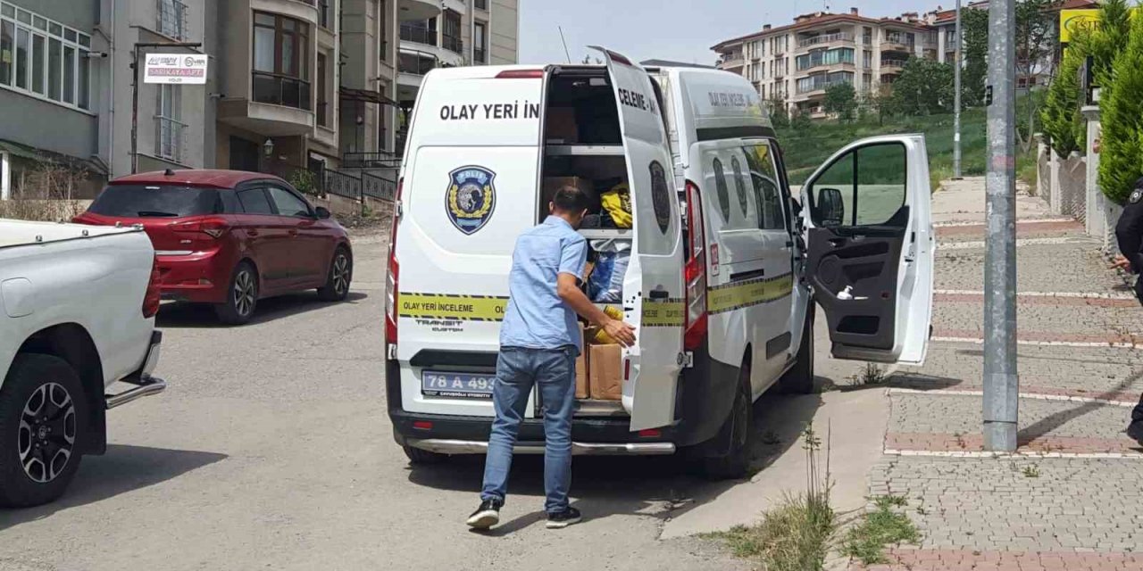 Uzman çavuş cam silerken 3. kattan düştü