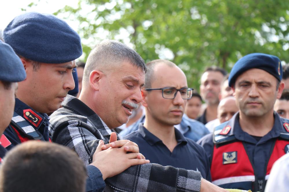 Cinayete kurban giden kızının ardından 'Çocuklarına sahip çıkacağım' diye gözyaşı döktü