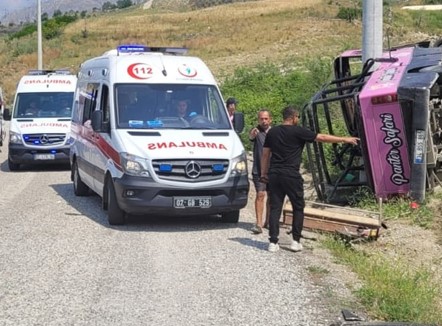 Safari araçları çarpıştı: Çok sayıda yaralı var