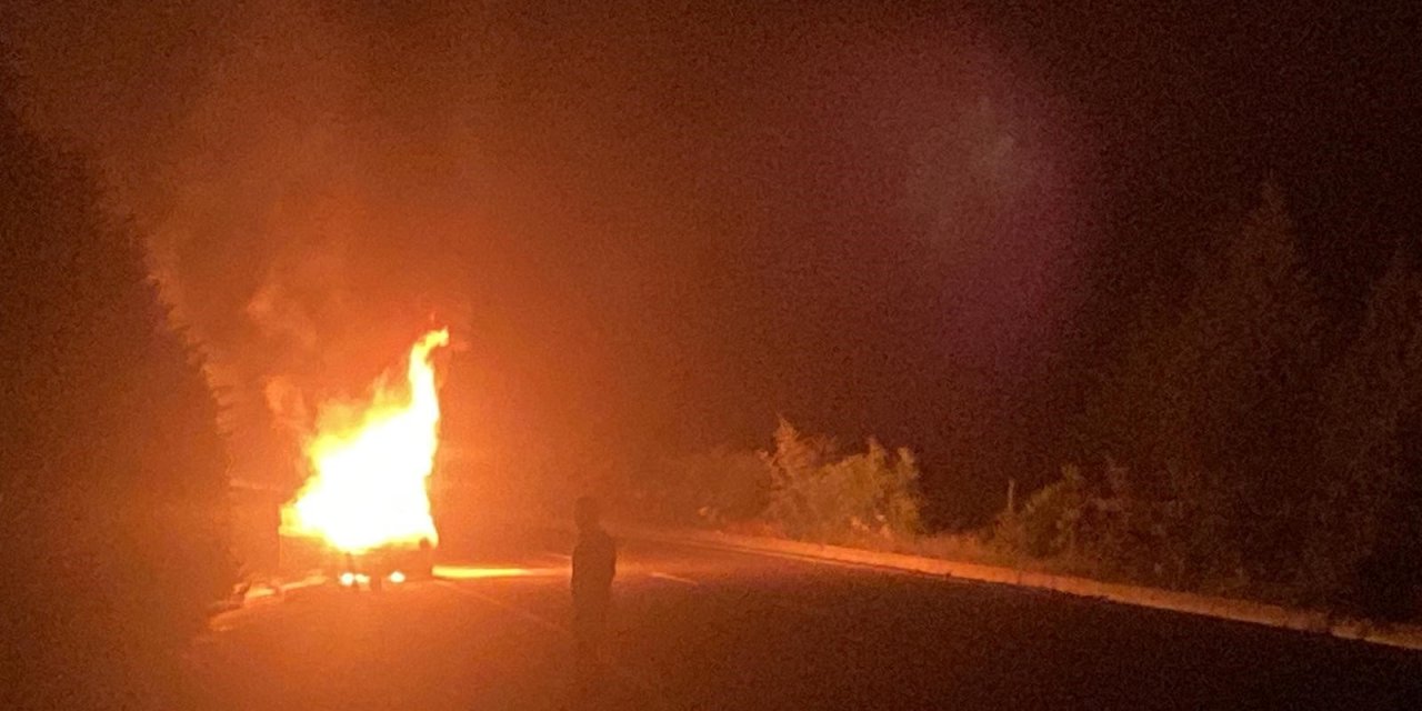 Marmaris'te otomobil alev topuna döndü