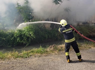 Ortanca'da yangın! Ev kullanılmaz hale geldi