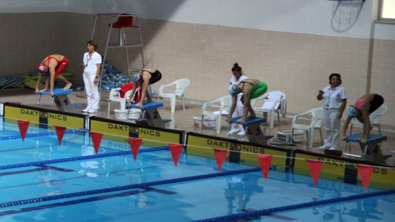 266 yüzücü Muğla’da kulaç attı