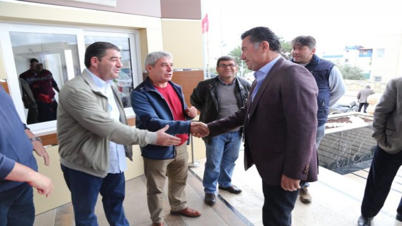 Kocadon muhtarlarla bir arada