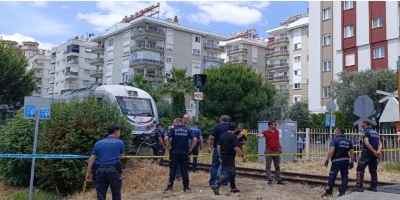 Trenin çarptığı kadın hayatını kaybetti