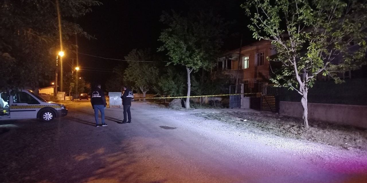 Polis memuru tartıştığı komşusunu öldürdü