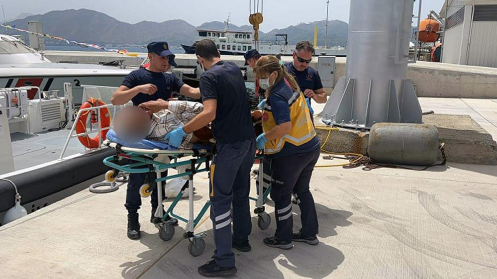 Marmaris'te teknede rahatsızlanan vatandaş ekipleri alarma geçirdi
