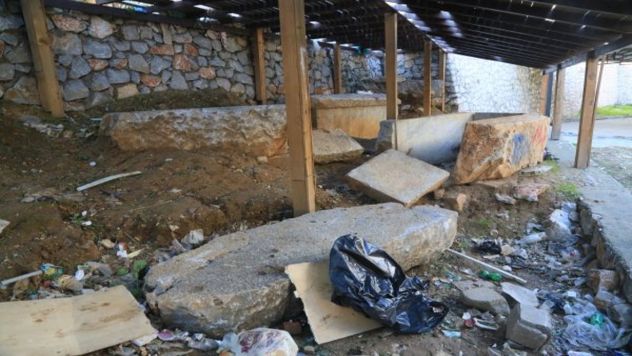 Lahit mezarın kaderine terk edildiği iddiası