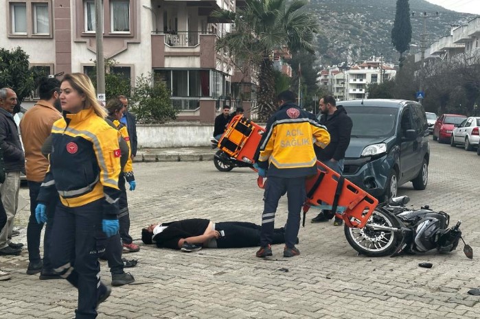 Milas’ta Motosiklet ile Otomobil Çarpıştı: 1 Yaralı