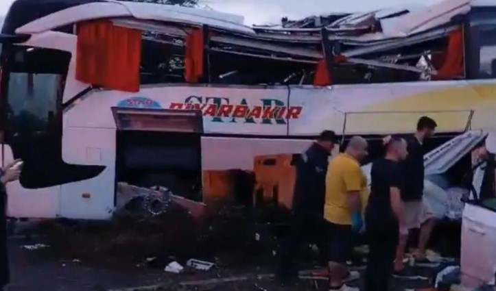 Feci kaza: 10 ölü, 30 yaralı!