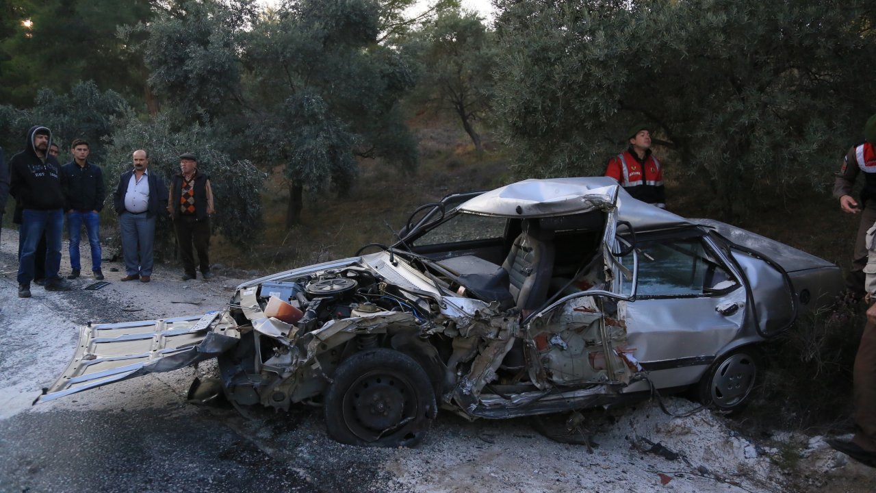 Maden yolunda trafik kazası: 1 ölü, 1 yaralı