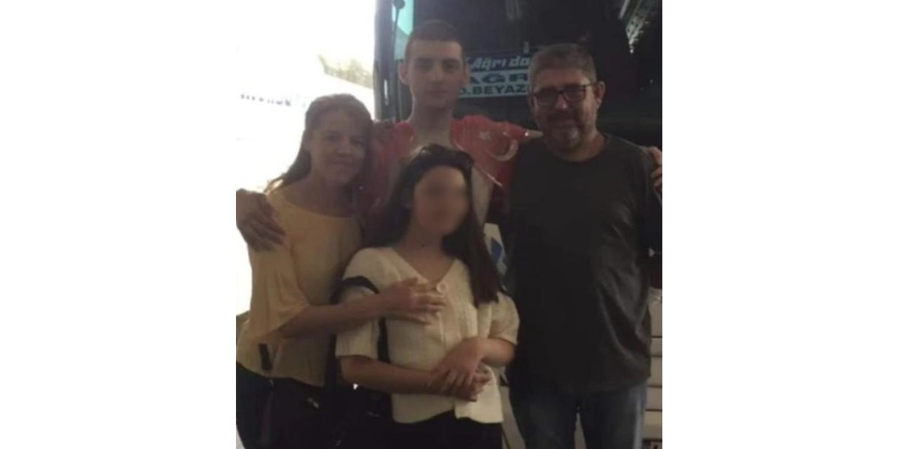 Evlat dehşeti: Anne ve babasını öldürüp intihar etti