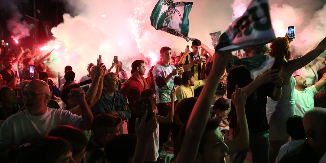 Bodrum FK taraftarları, takımlarının Süper Lig'e çıkmasını kutladı