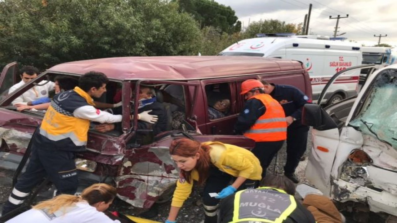 İki araç çarpıştı; 6 yaralı