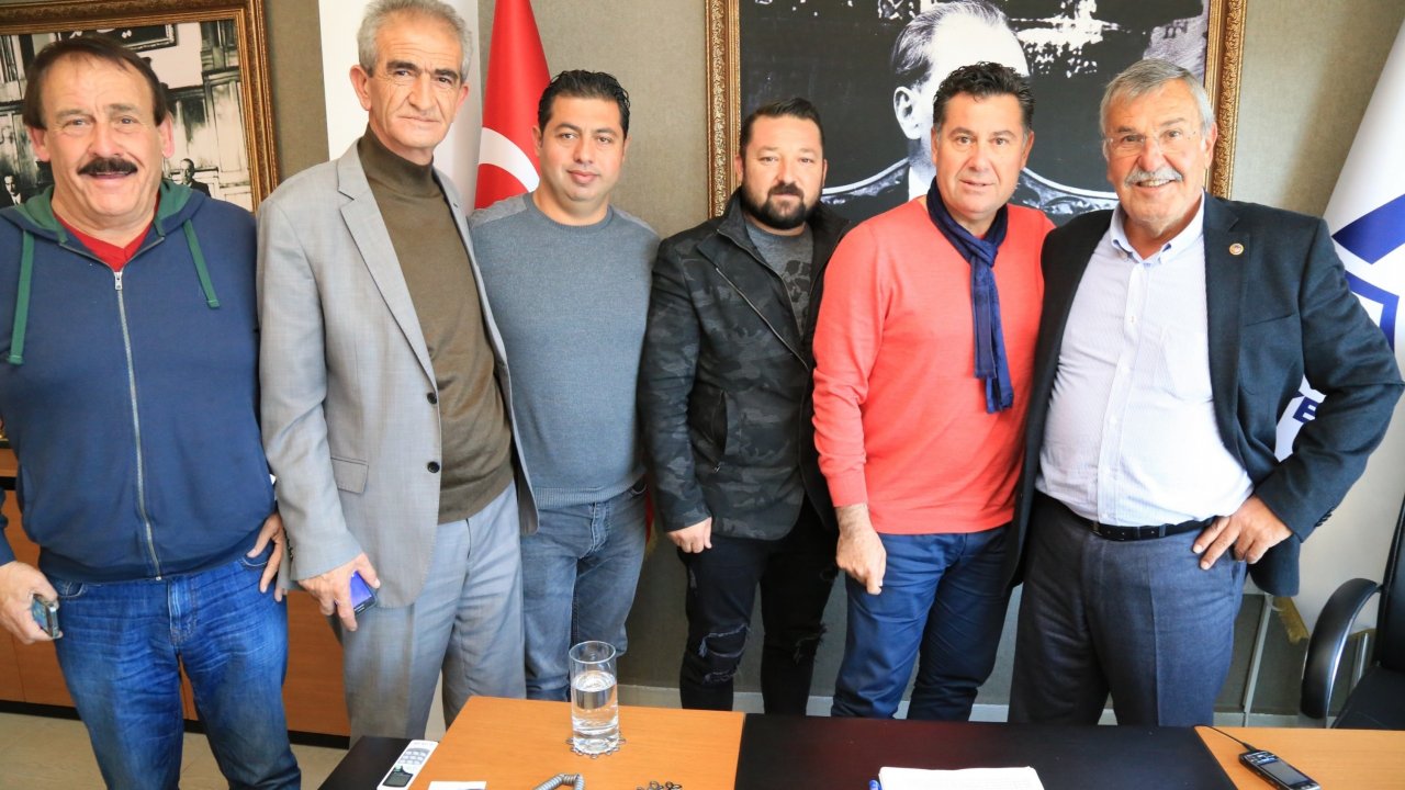 Başkan Kocadon, misafirlerini Akyarlar’daki makamında ağırladı