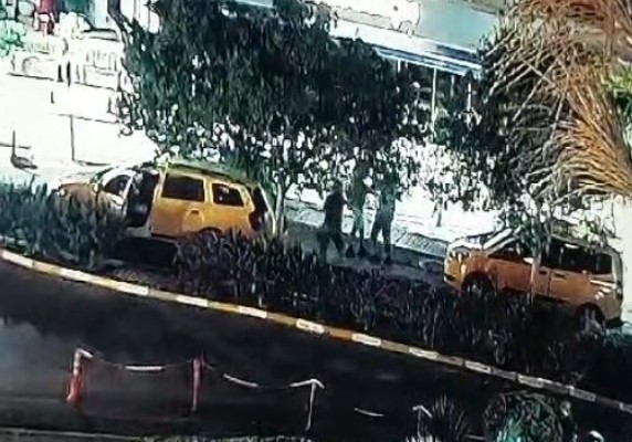 Bodrum'da taksicilerin turistle kavgası güvenlik kamerasında