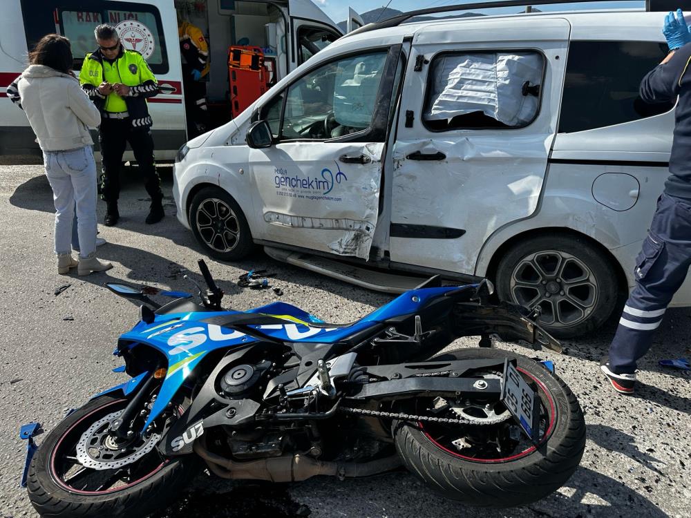 Milas'ta feci kaza! 2 yaralı var