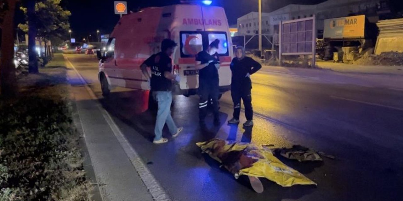 Anayola çıkan yayaya otomobil çarptı: 1 ölü