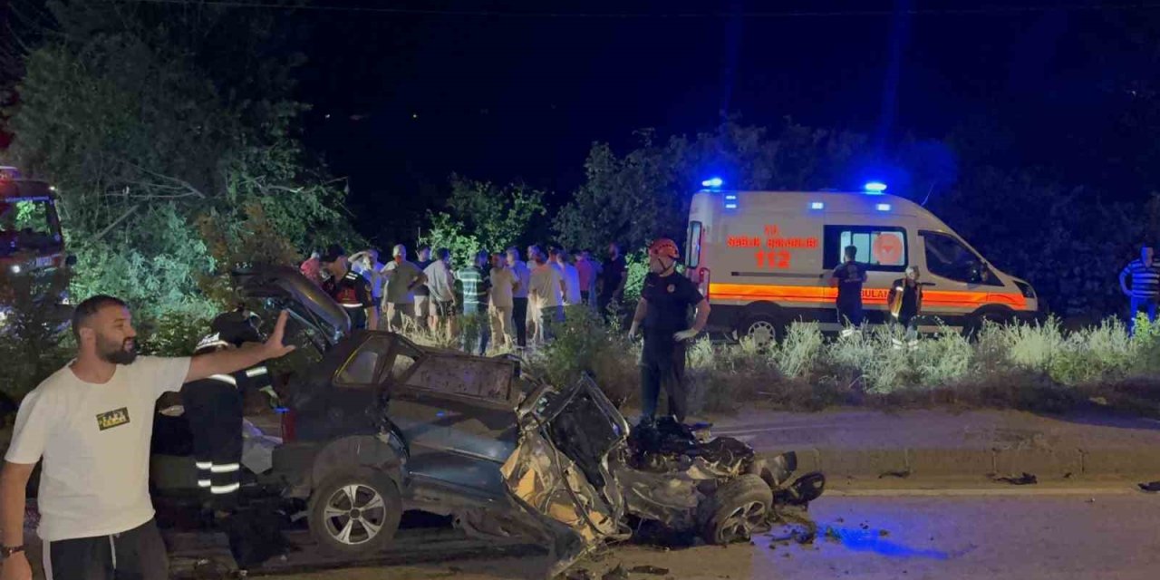 Beton mikseri, otomobili biçti: 1 ölü, 1 yaralı