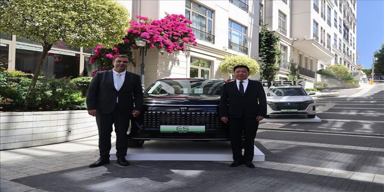 DFSK, şarj edilebilir hibrit modeli E5'i Türkiye'de satışa sundu