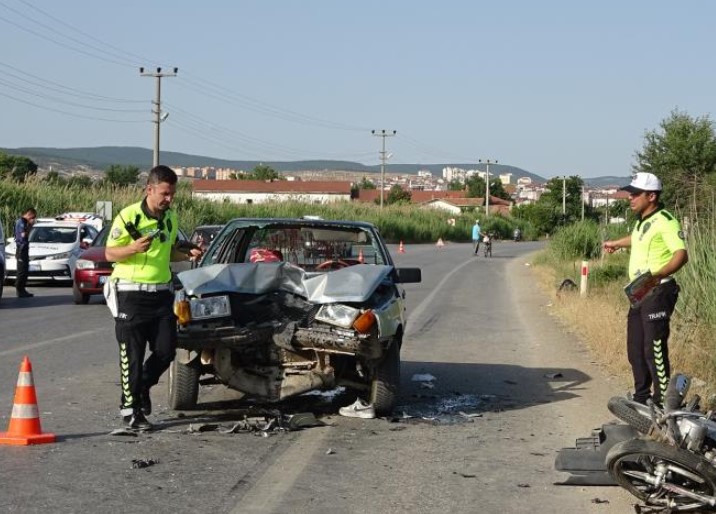 Otomobil ile motosiklet çarpıştı: 2 yaralı