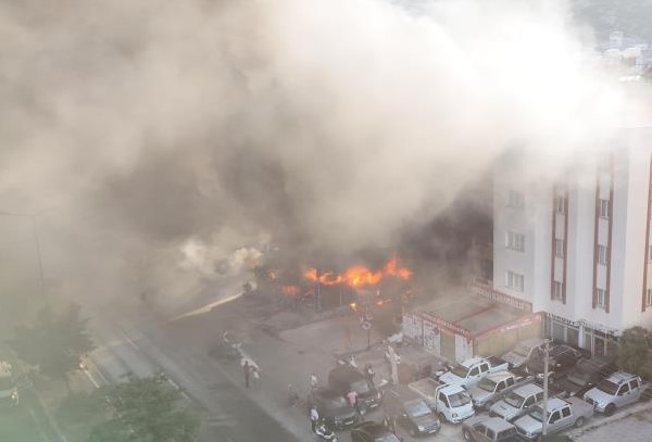 Milas’ta yangın! İş yeri küle döndü