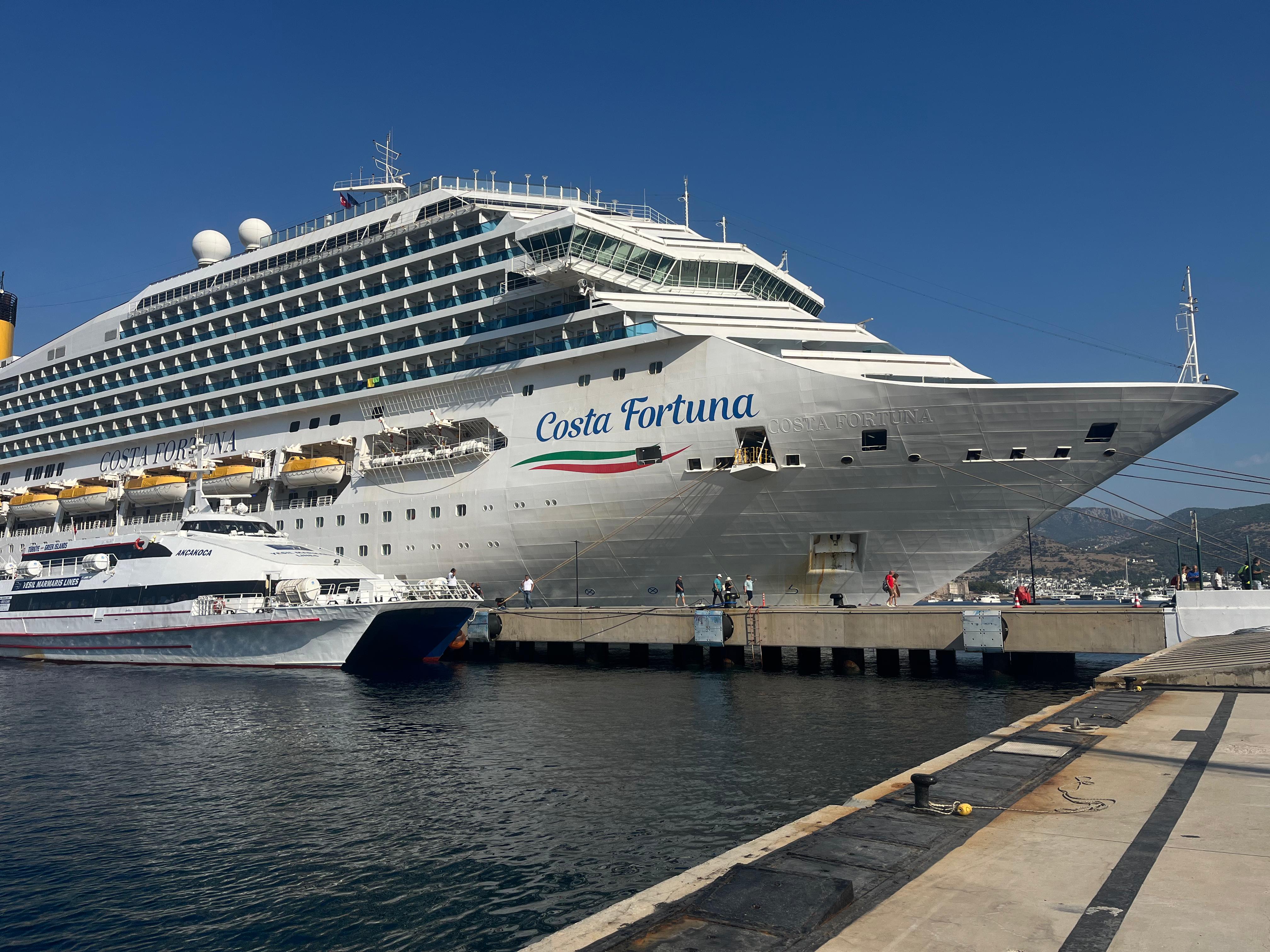 DEV GEMİ 3 BİN 175 YOLCUSUYLA BODRUM'DA