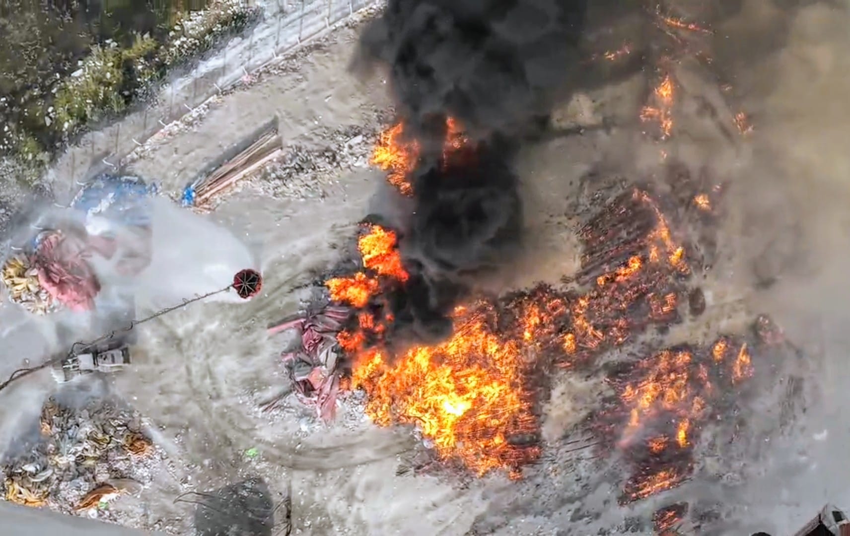 AYDIN'DA ATIK TESİSLERİNDE YANGIN BAŞLADI