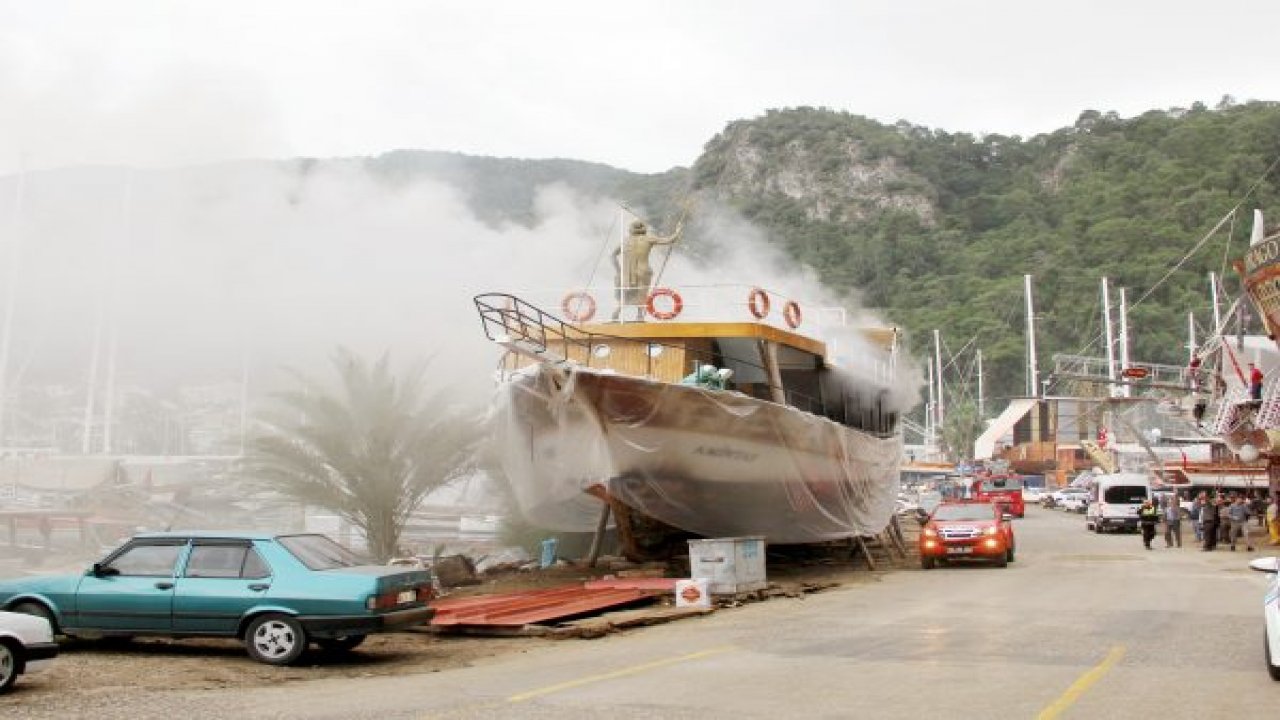Bakıma alınan teknede yangın