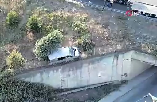 Minibüs şarampole uçtu: 1 ölü, 2 yaralı