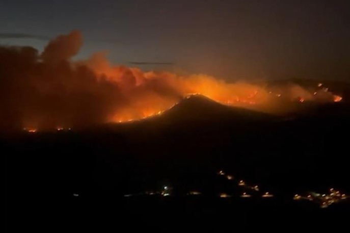 Büyük yangın! 2 mahalle tahliye edildi