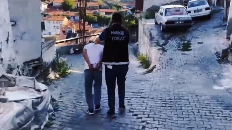 Zehir tacirlerine Narkoçelik-27 operasyonu: 1 ton 700 kg uyuşturucu madde ele geçirildi