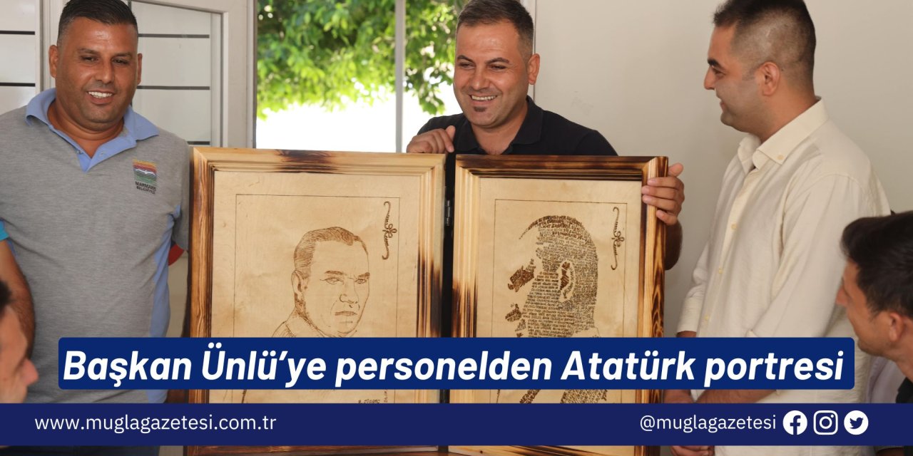 Başkan Ünlü’ye personelden Atatürk portresi