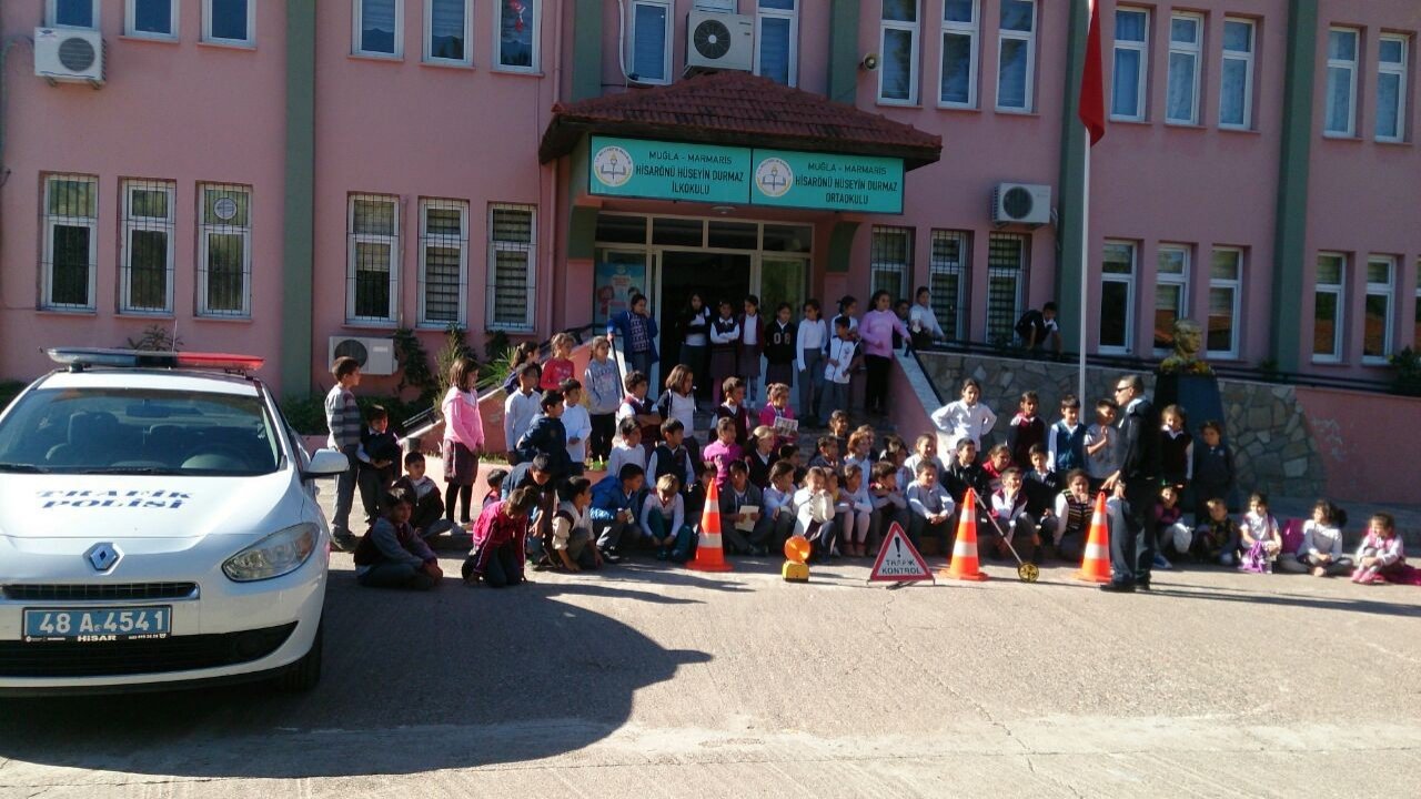 Mink öğrencilere polis amcalardan trafik eğitimi