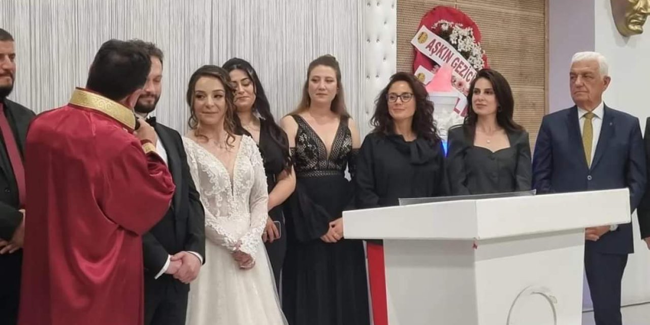 Siyasileri buluşturan düğün: CHP'li Girgin'in kızı evlendi