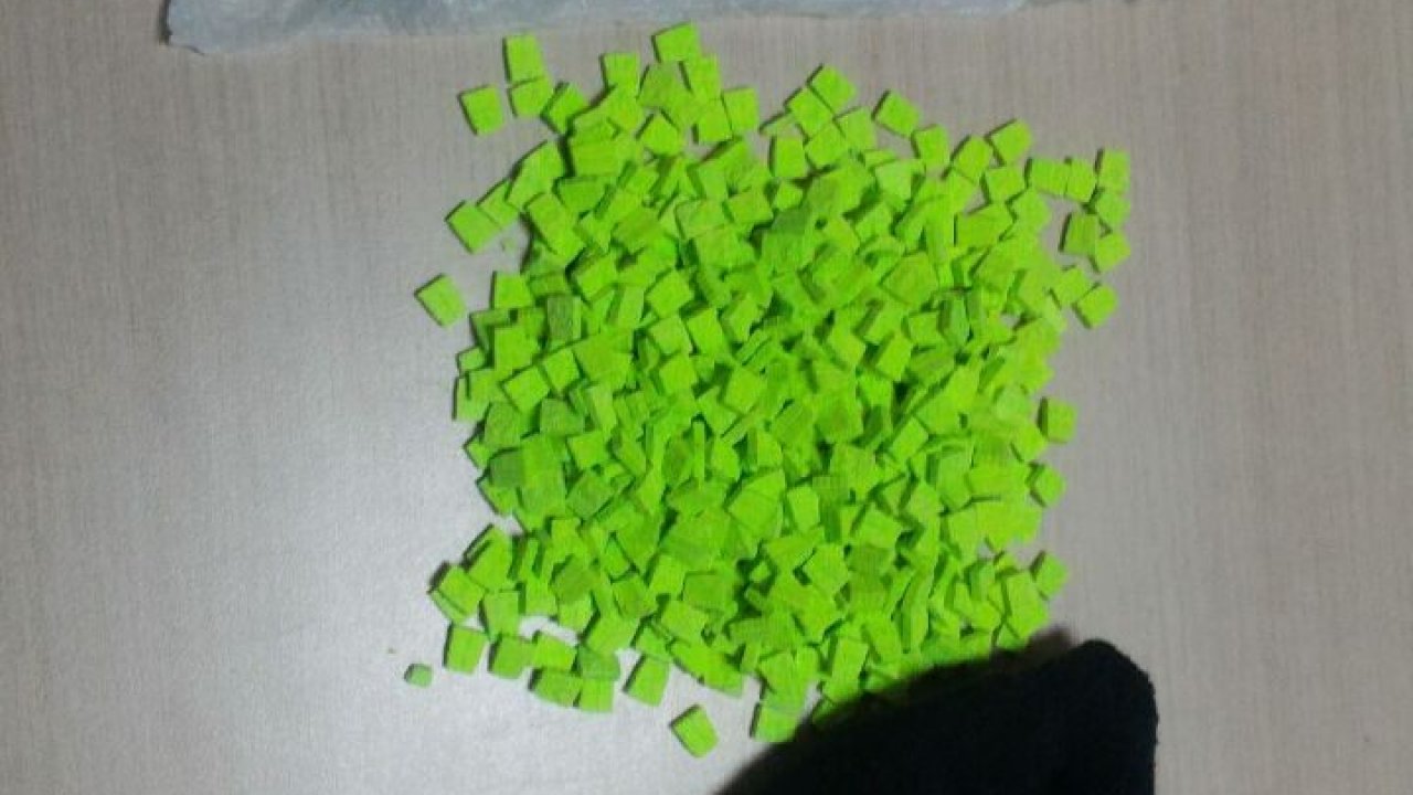 Otomobilin vites körüğünde 590 adet uyuşturucu hap ele geçirildi